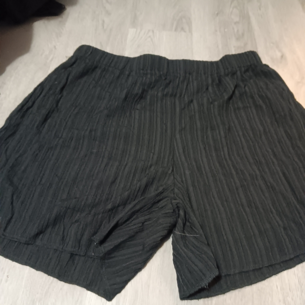 Women's Black Textured Elastic-Waist Shorts